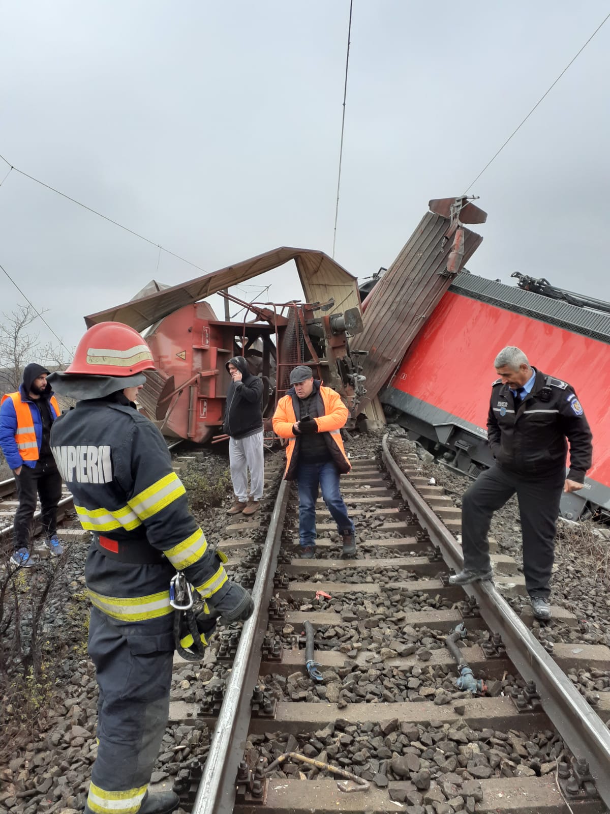 Două trenuri s-au ciocnit în Vrancea. Primele imagini de la locul accidentului. GALERIE FOTO - Imaginea 2