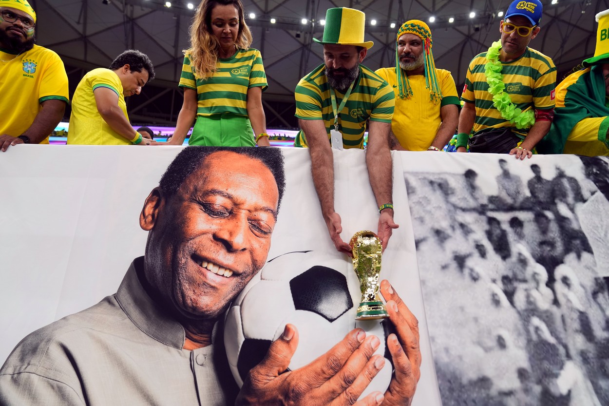 Pele ”nu spune adio în acest moment”. Susținere emoționantă în toată lumea pentru cel mai mare fotbalist din istorie FOTO - Imaginea 4