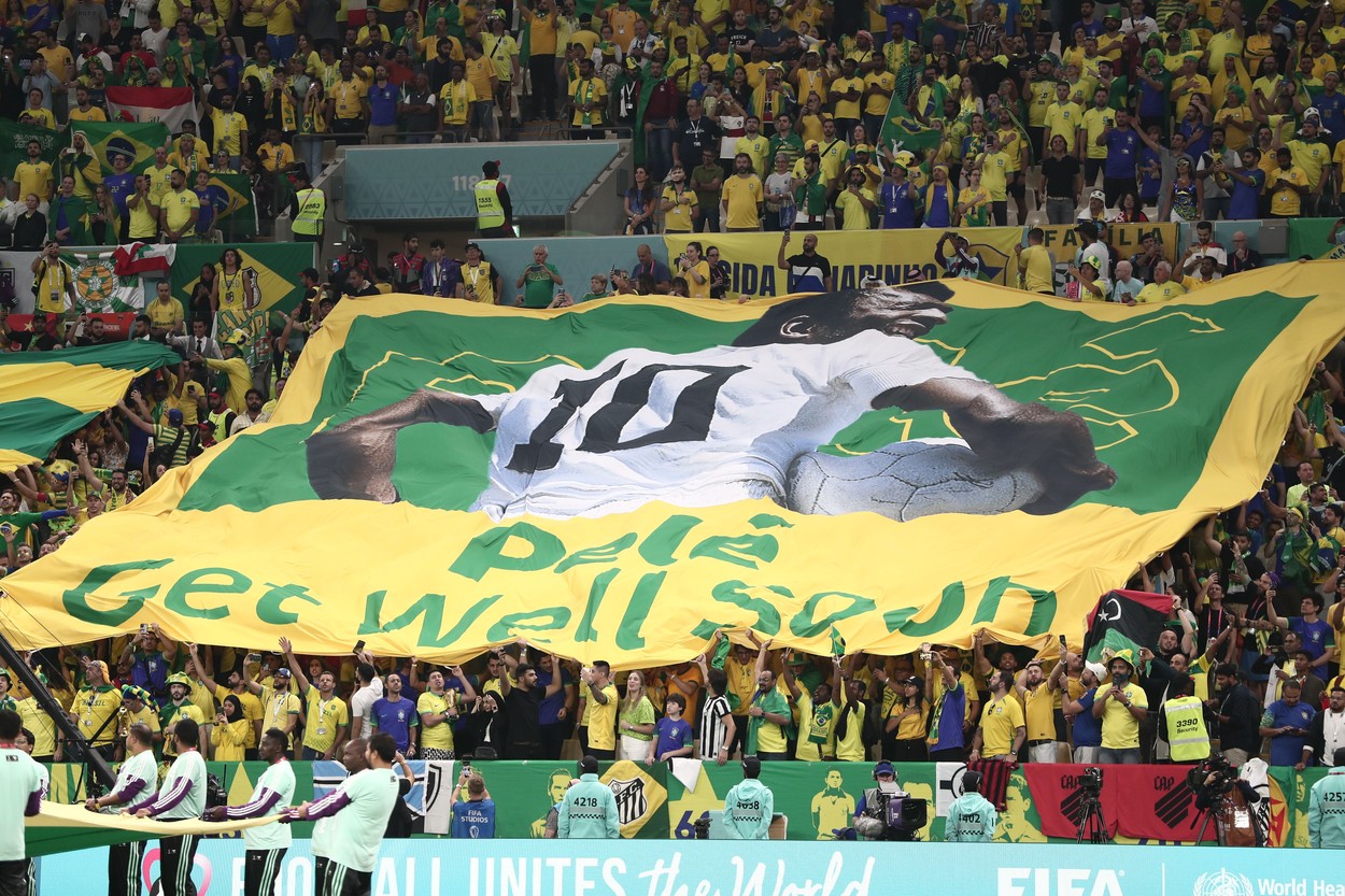 Pele ”nu spune adio în acest moment”. Susținere emoționantă în toată lumea pentru cel mai mare fotbalist din istorie FOTO - Imaginea 6