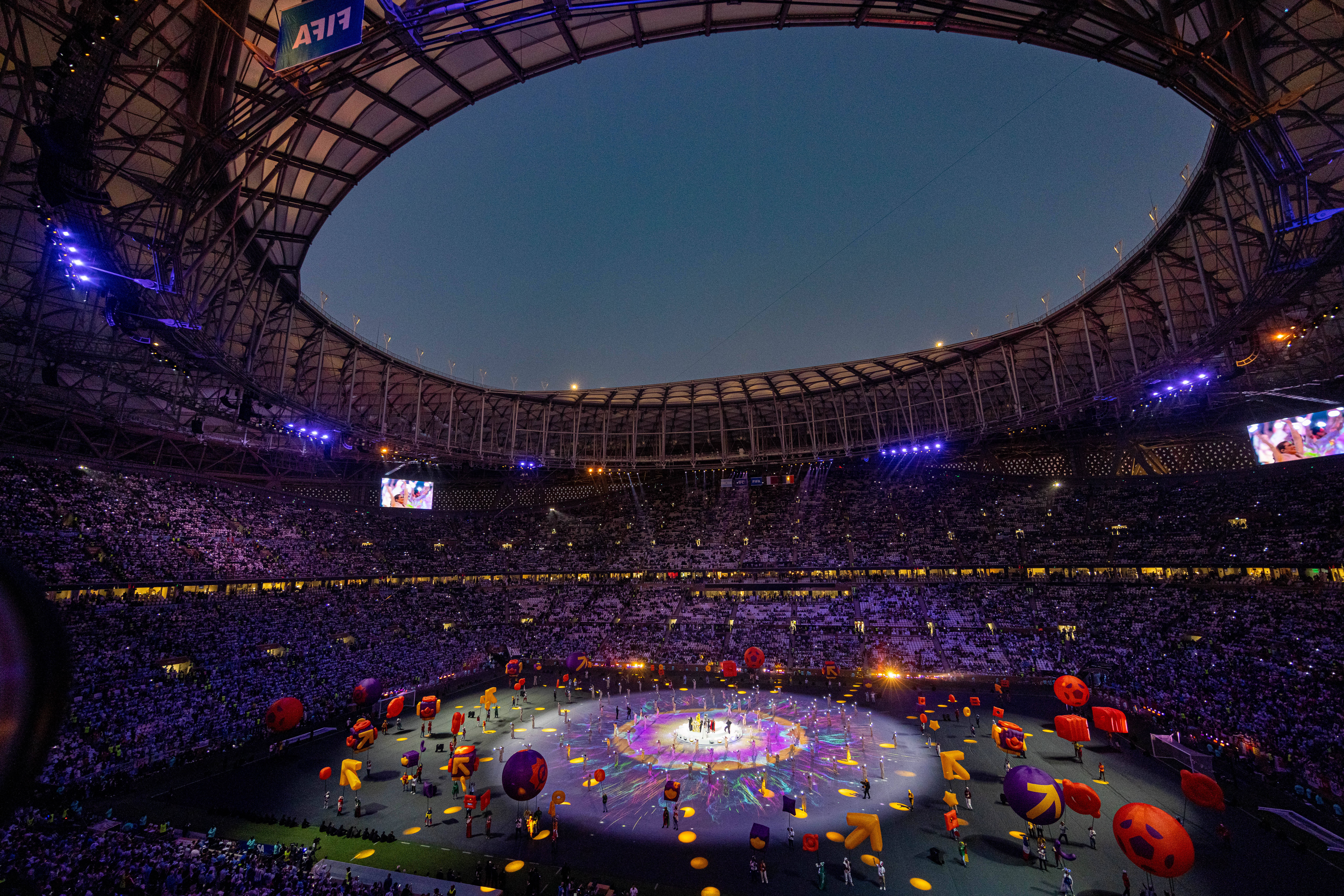 Show total la ceremonia de închidere a Cupei Mondiale de fotbal 2022. Atmosferă de vis pe arena Lusail. GALERIE FOTO - Imaginea 3