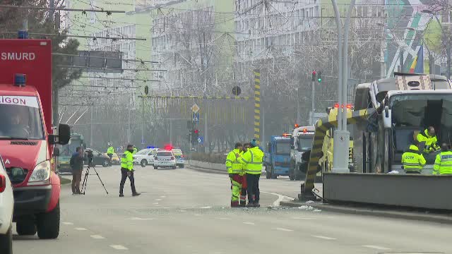 Ο οδηγός του πούλμαν που μετέφερε Έλληνες τουρίστες φέρεται να μπήκε πολύ αργά στη λωρίδα του Union Passage - Εικόνα 9