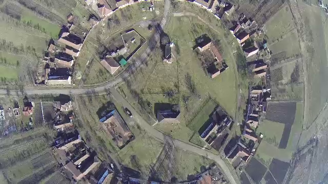Cum arata singurul sat sub forma de cerc din Romania. Ministerul Culturii l-a declarat sit istoric - Imaginea 1