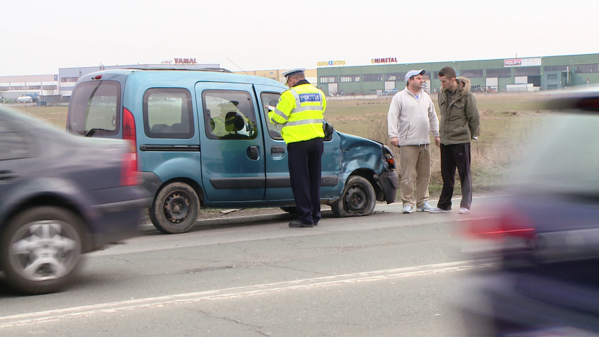 Accident pe Calea Sagului, la Timisoara. Trei masini s-au ciocnit violent, nici o persoana nu a fost ranita - Imaginea 4