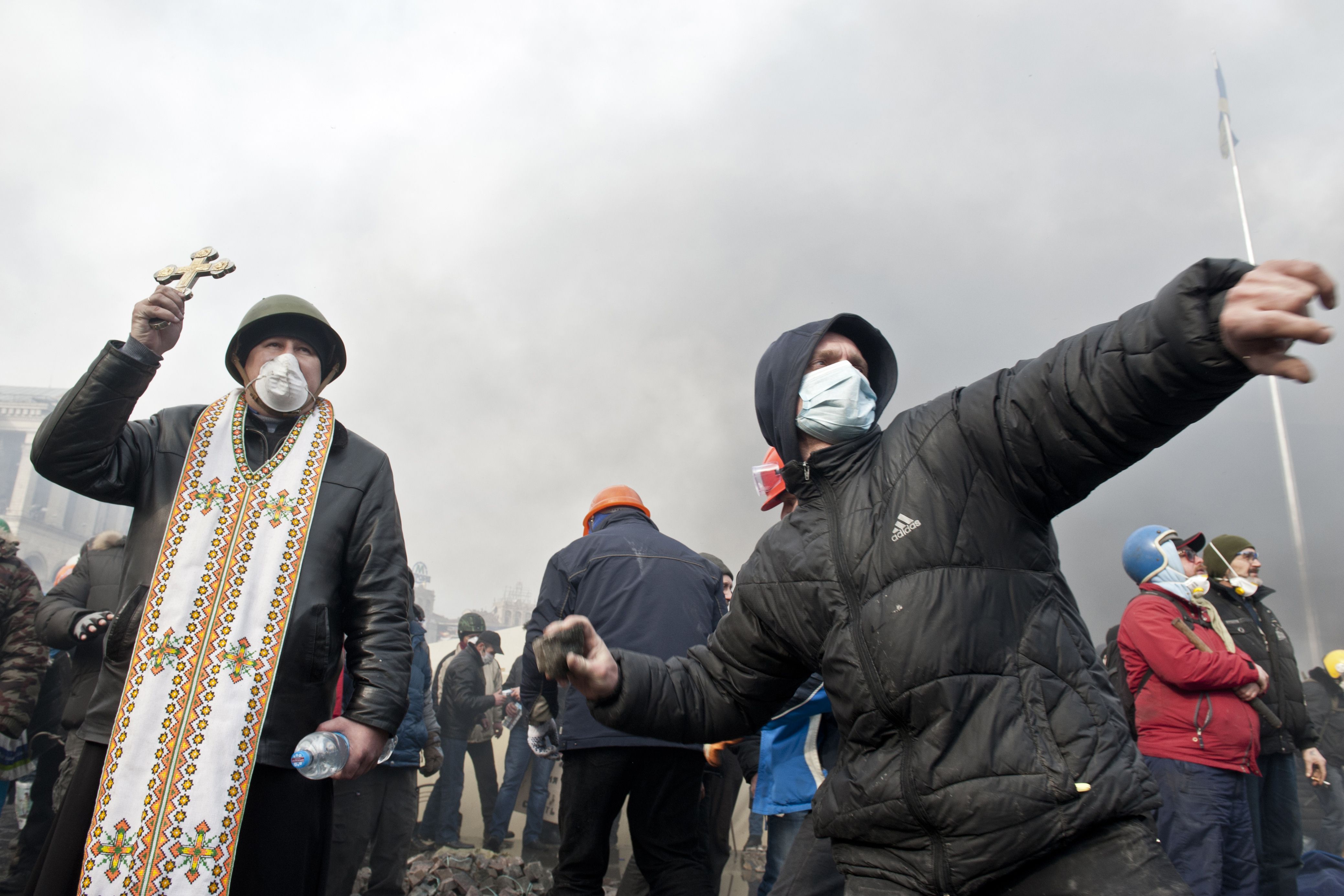 Euromaidan, revolutia care si-a luat numele de la un hashtag de pe internet. Momentele cheie ale celor 3 luni de revolte - Imaginea 1
