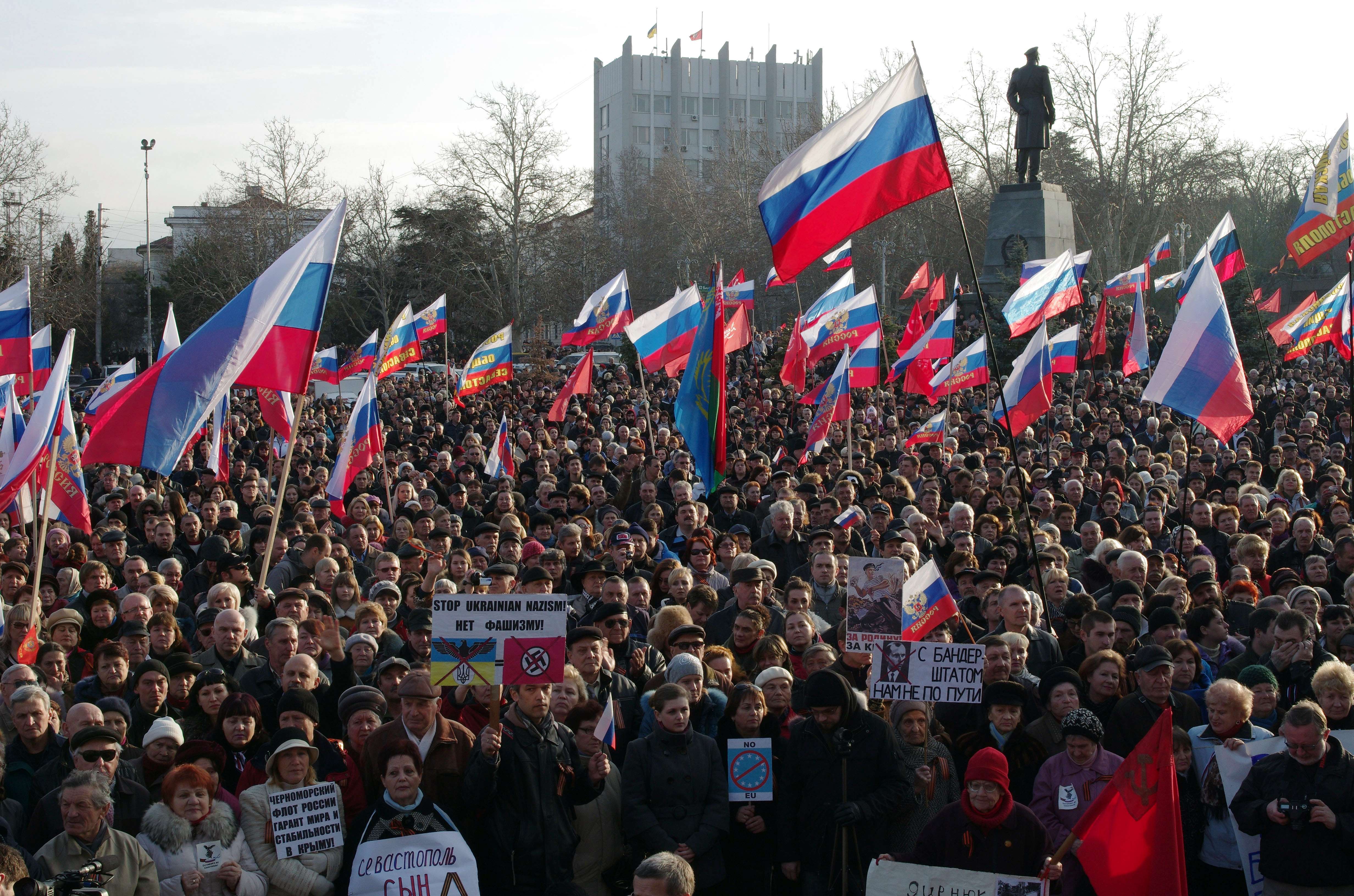 Criza din Crimeea, un RusoMaidan. Rusia incurajeaza revolta celor nemultumiti de caderea lui Ianukovici - Imaginea 1