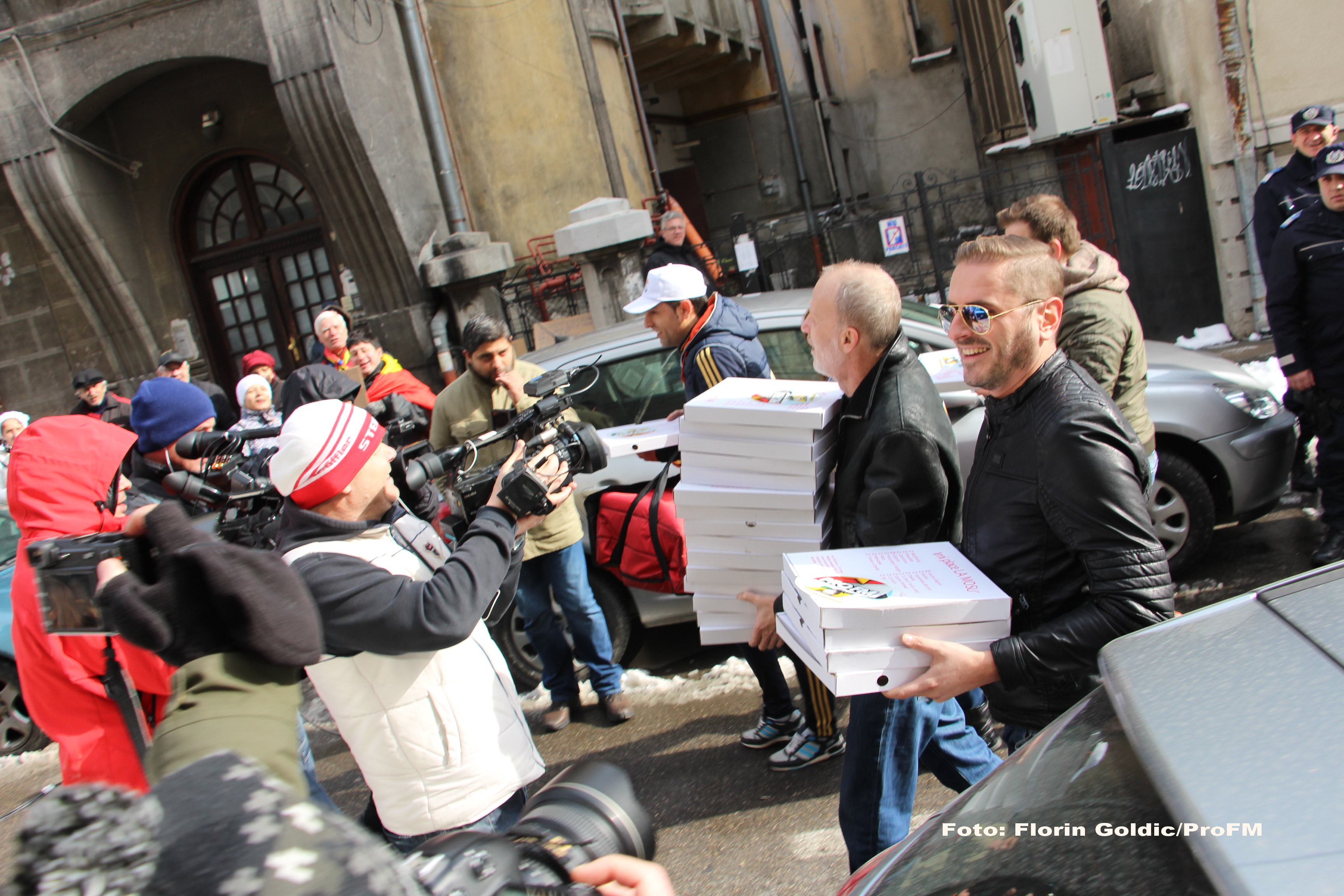 Moment inedit cu Andrei Gheorghe: în 2015, jurnalistul le-a adus pizza procurorilor DNA - Imaginea 2