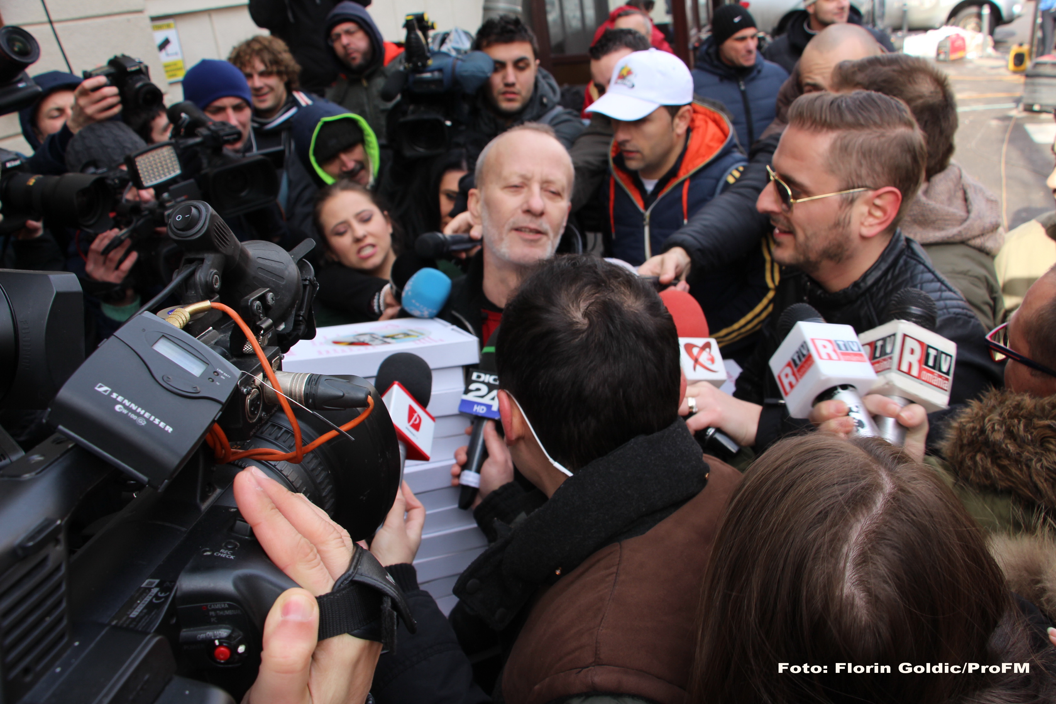 Moment inedit cu Andrei Gheorghe: în 2015, jurnalistul le-a adus pizza procurorilor DNA