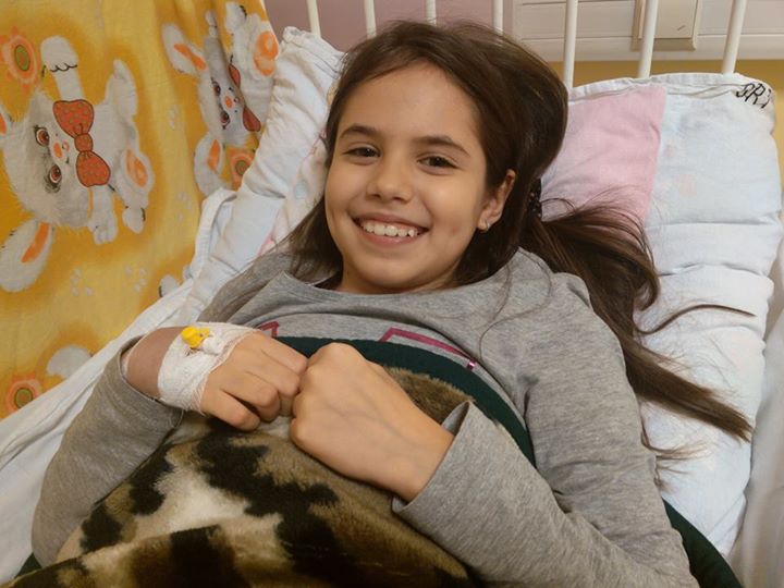 La 10 ani, Daria se lupta cu o boala care ataca doi copii dintr-un milion, iar in Romania are 0% sanse. Cum o puteti ajuta
