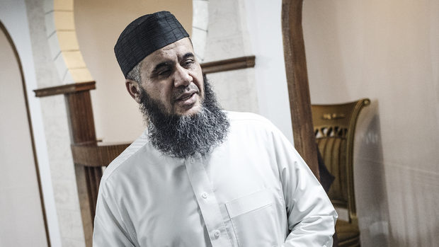 Imamul unei moschei din Danemarca a cerut lapidarea femeilor care comit adulter. A fost inregistrat cu o camera ascunsa