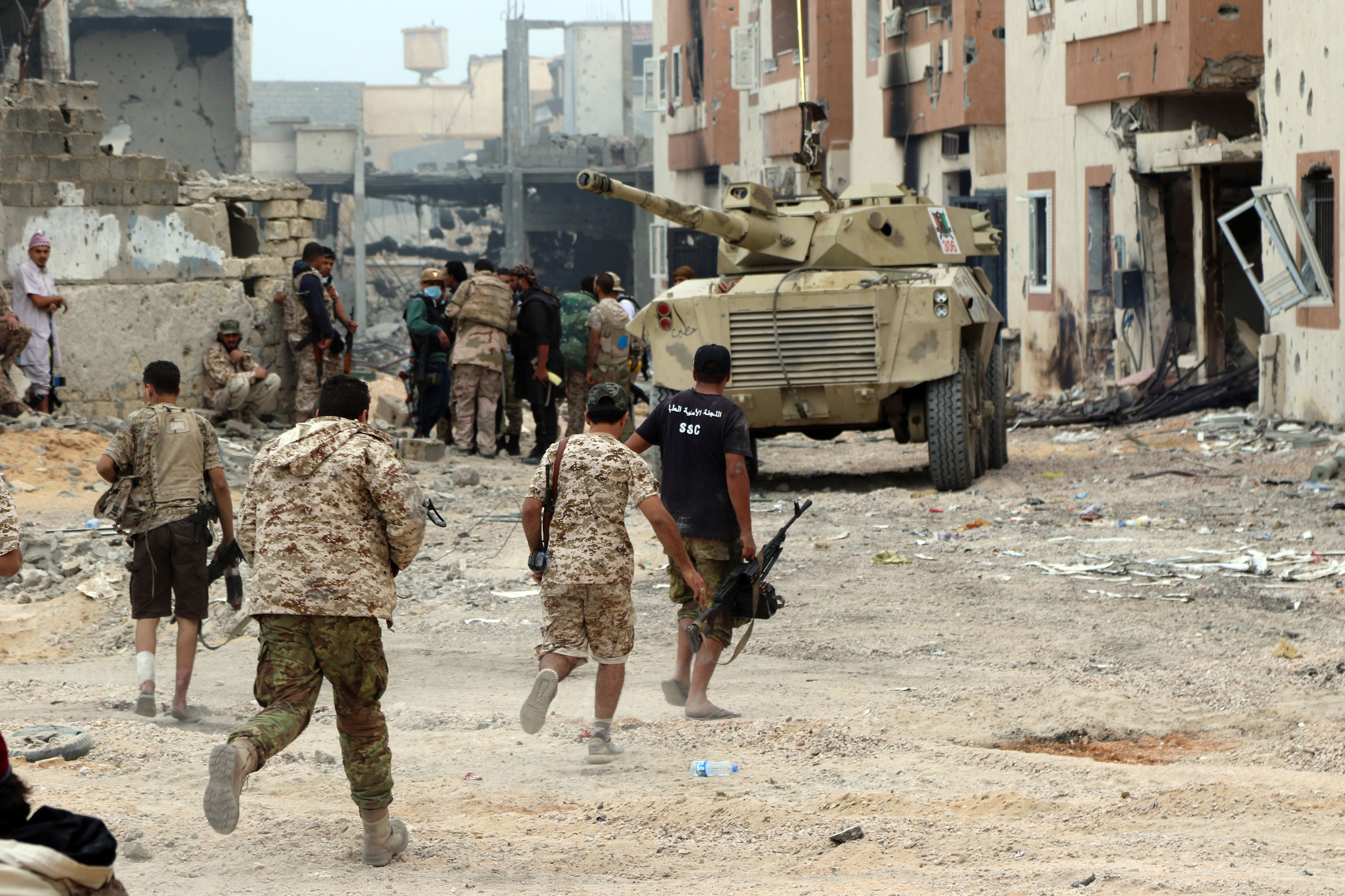 70 de cadavre, descoperite in orasul Sirte din Libia. Trupurile apartin unor militanti ai Statului Islamic