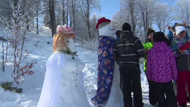 Concurs de oameni de zăpadă, la Straja. 