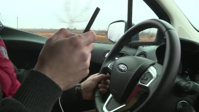 Activitățile pe telefonul mobil la volan, la ordinea zilei pentru șoferi, în ciuda gravelor accidente