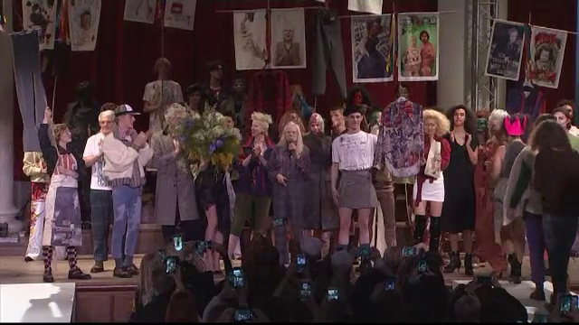 Politica a luat locul modei la prezentarea colecției lui Vivienne Westwood, la Londra