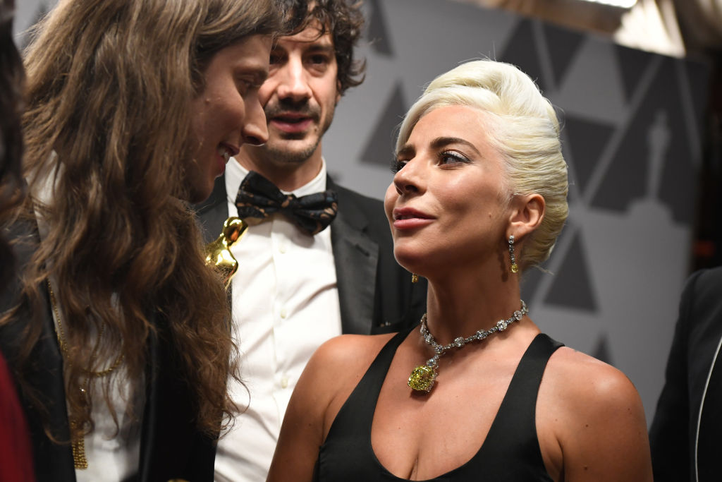 Oscar 2019. Lady Gaga cu un diamant uriaș la gât, purtat și de Audrey Hepburn