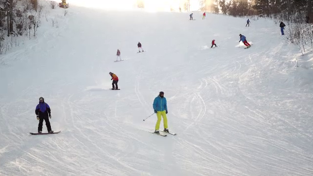 Staţiunile de la munte încep pregătirile pentru noul sezon de schi. Care vor fi principalele restricții