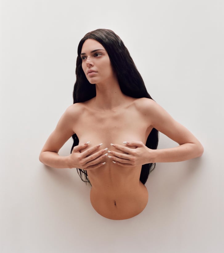 FOTO. Imagini incendiare cu Kendall Jenner. Model a pozat topless pentru o revistă - Imaginea 2