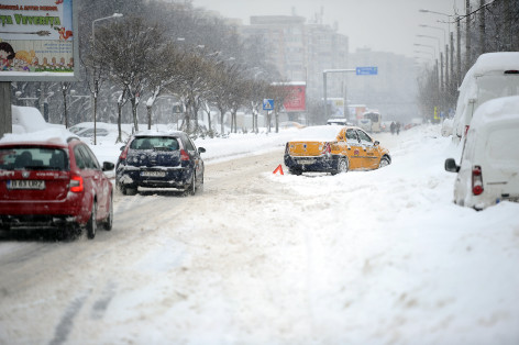Românii, anunțați prin RO-ALERT de situațiile deosebite cauzate de vremea severă