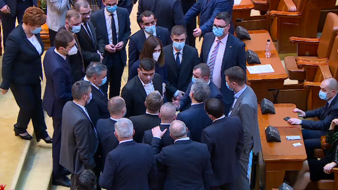 Parlamentarii care nu au respectat regulile anti-Covid. „Nu puteam să mă admir cu mască”