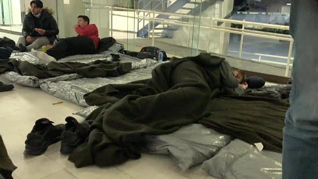 Românii prizonieri în aeroport au reușit să ajungă în Mexic. Alți 5 se vor întoarce în țară joi