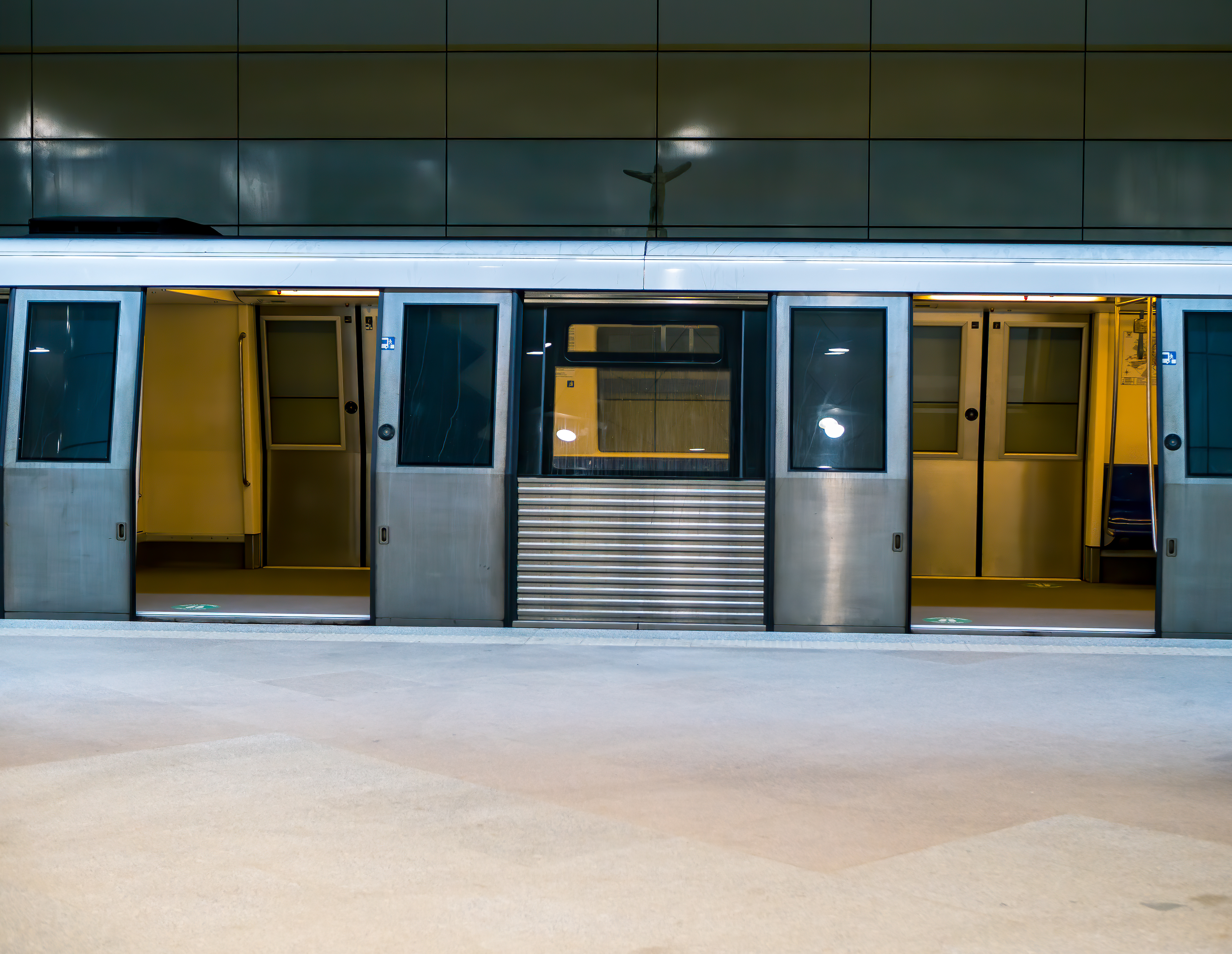 Trenurile de metrou au circulat cu dificultate pe Magistrala 4. Circulaţia a fost reorganizată în sistem pendulă