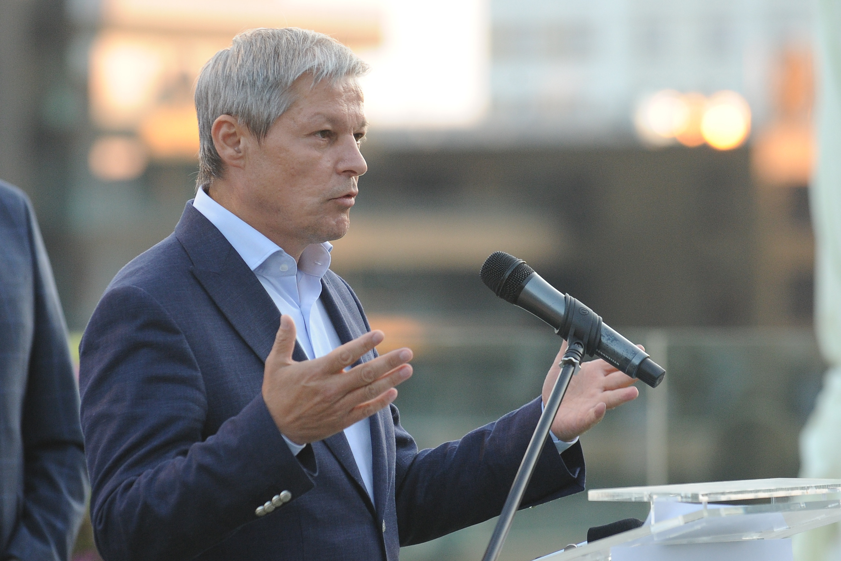 Dacian Cioloș: ”Cresc pensiile, cresc salariile, cresc investiţiile. Atunci, unde e austeritatea?”