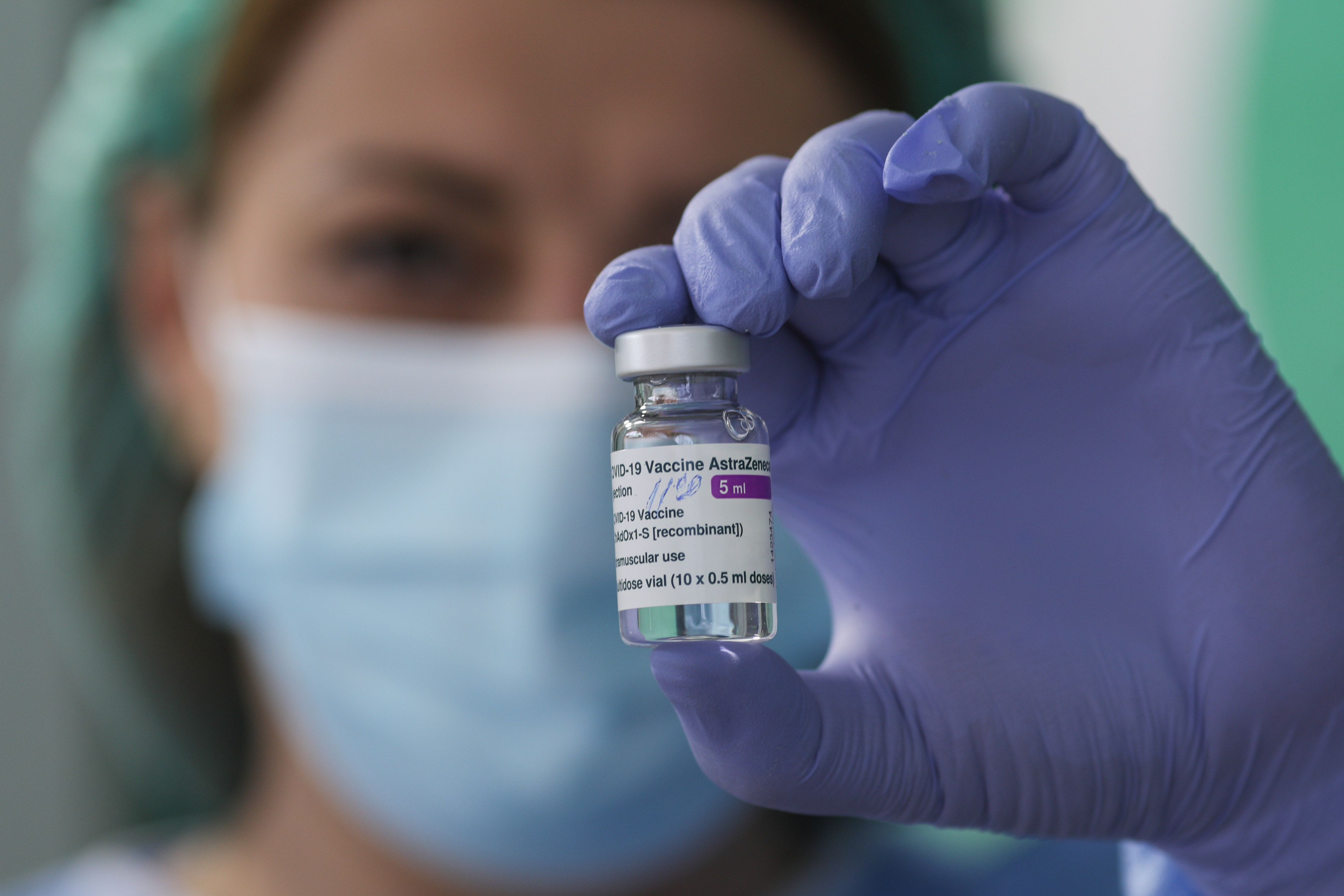 CNCAV: O nouă tranşă de vaccin AstraZeneca va sosi joi în România