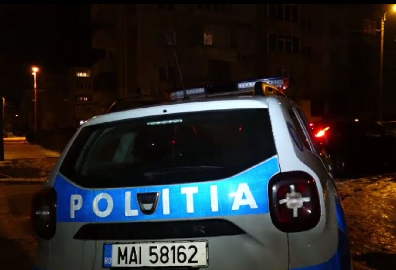O femeie a căzut de la etaj, dintr-un bloc din Baia Mare. Nu se știe dacă este sinucidere sau accident