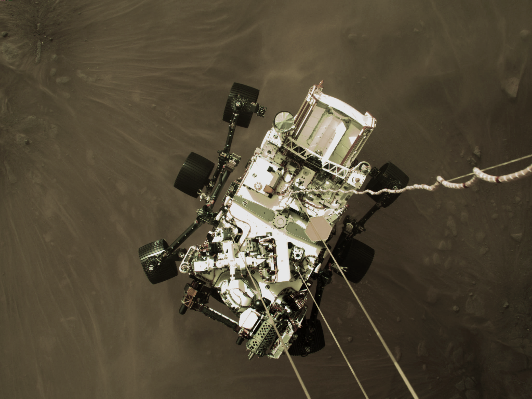 Ce se vede în primele fotografii trimise de robotul Perseverance de pe Marte către Pământ - Imaginea 1