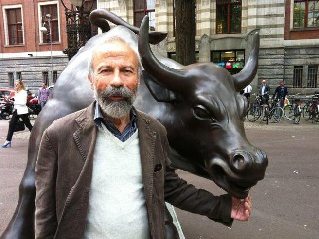 A murit Arturo Di Modica, creatorul celebrei statui ''Charging Bull'' din New York