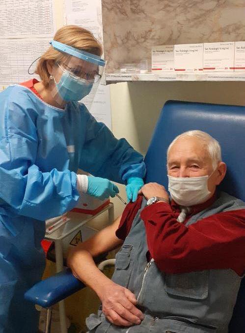 Un veteran de 91 de ani din Cluj s-a vaccinat anti-Covid. Ultimul vaccin pe care și-l făcuse a fost acum 85 de ani