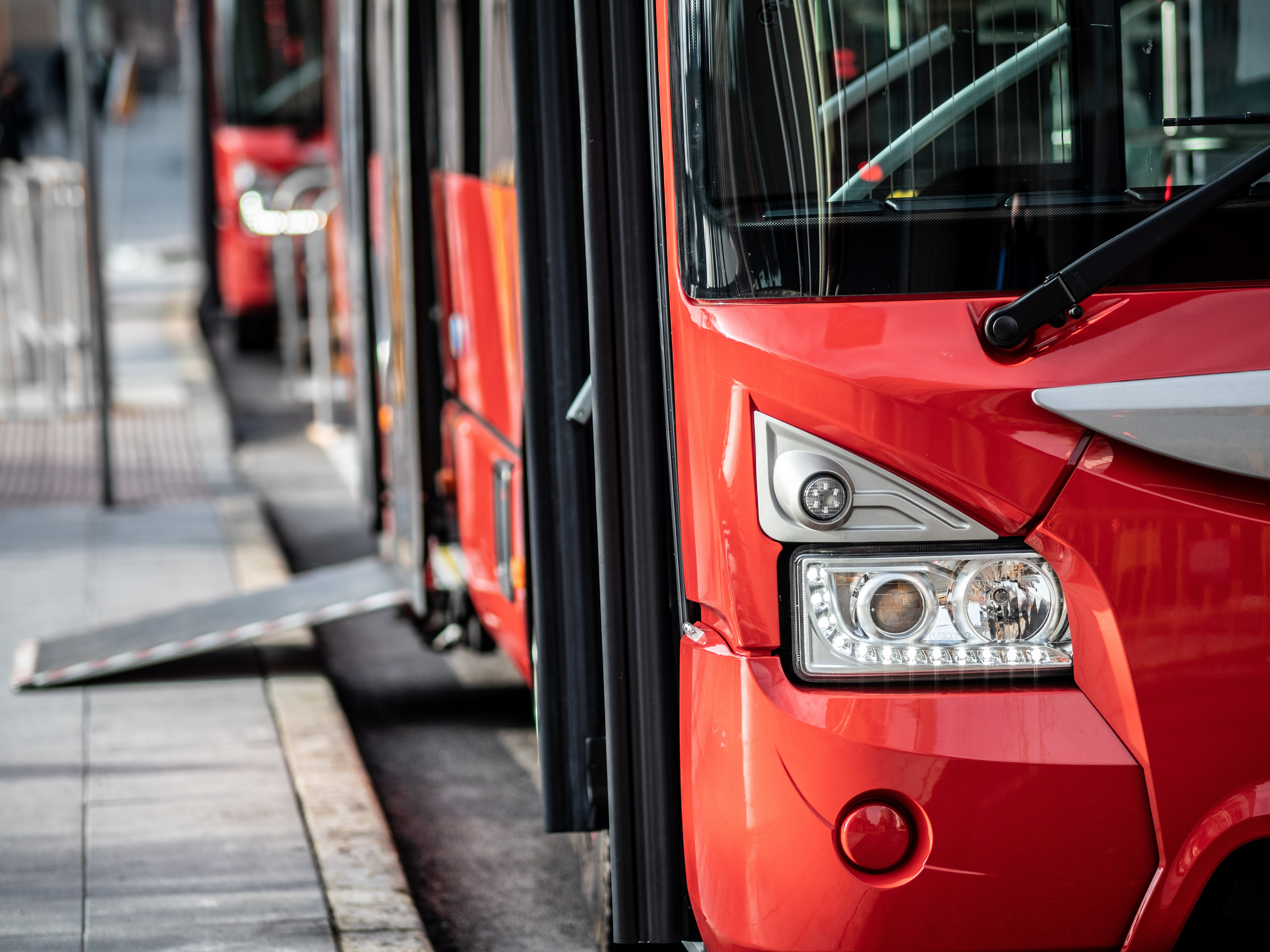 Un autobuz fără şofer a început să circule pe străzile din Malaga, în sudul Spaniei. Care este explicația