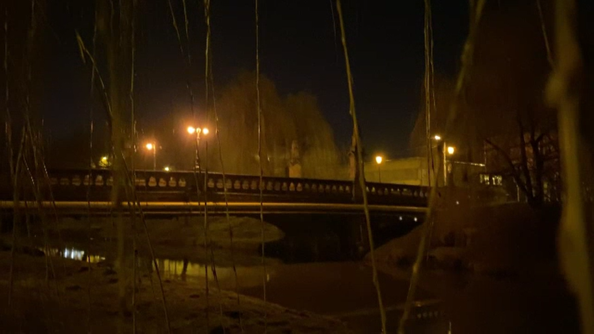 Crimă șocantă în Sibiu. Un bărbat și-a tranșat prietenul de pahar și l-a aruncat în râul Cibin
