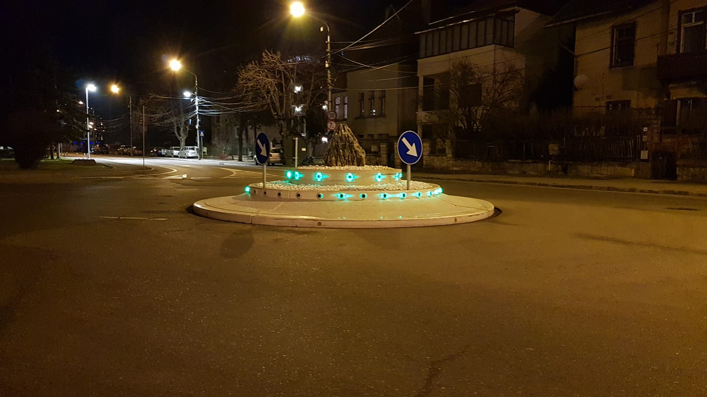 Orașul în care a apărut ”primul OZN giratoriu din România”. ”De fiecare dată când trec pe acolo mașina se comportă bizar”