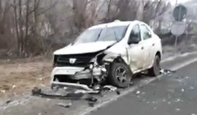 Dezastru pe drumul care leagă Reșița de Bocșa. Două accidente s-au produs în același loc, în mai puțin de o oră