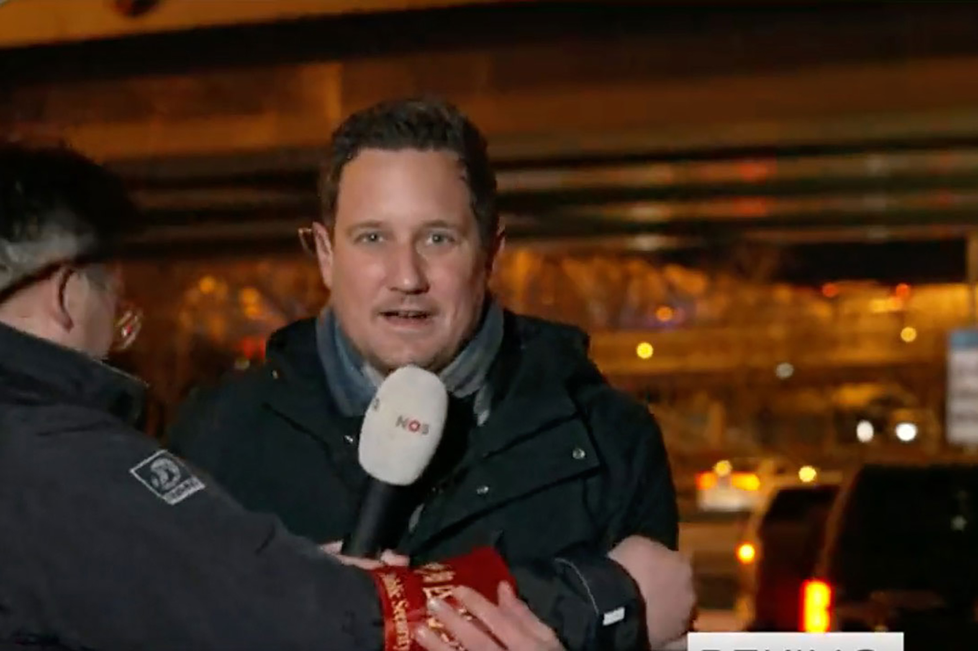 VIDEO. Un reporter olandez este agresat în timpul unei transmisii LIVE de un gardian chinez