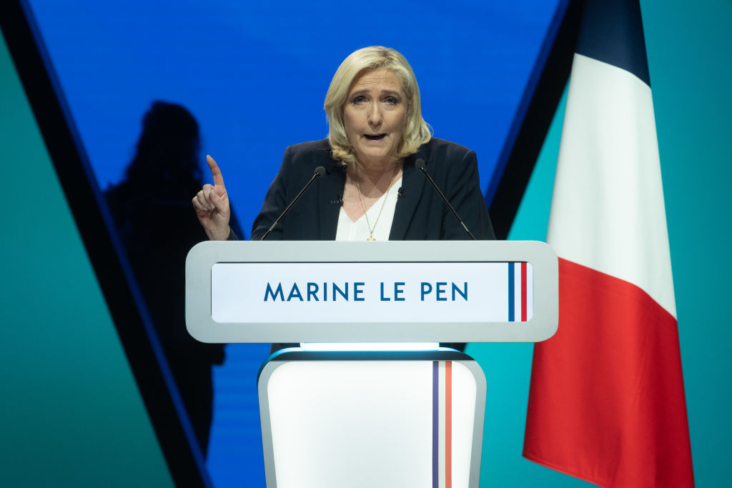 Marine Le Pen anunță că va retrage Franța din comandamentul integrat al NATO dacă va ieși președinte