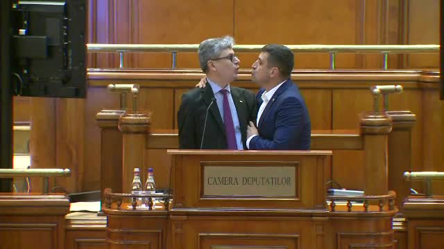 VIDEO. Scandal în Parlament cu George Simion: ”Este pentru prima dată când un ministru este agresat fizic” - Imaginea 4