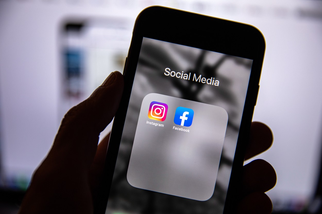 Fiecare mișcare a utilizatorilor de iPhone, urmărită de Facebook și Instagram. Sunt monitorizate și datele cardurilor bancare