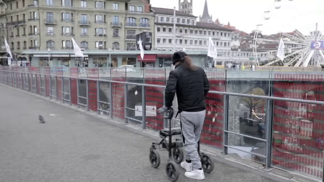 Premieră medicală absolută în Elveția. Un bărbat complet paralizat poate merge din nou