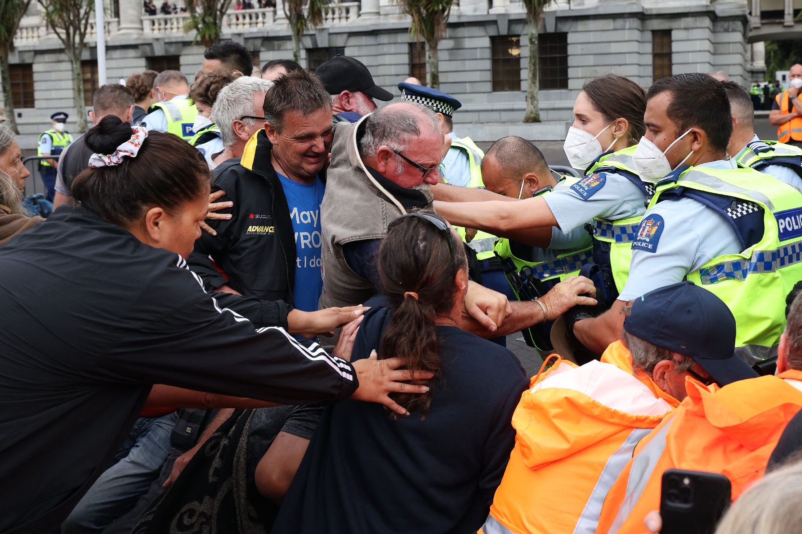 VIDEO. Protest violent în Noua Zeelandă. Manifestanții s-au bătut cu polițiștii în fața Parlamentului