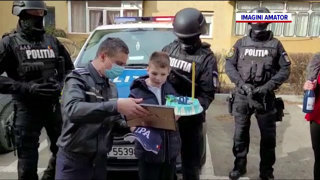 Acțiune specială pentru polițiștii din Suceava. Au intervenit cu tort și șampanie la ziua de naștere a unui băiețel