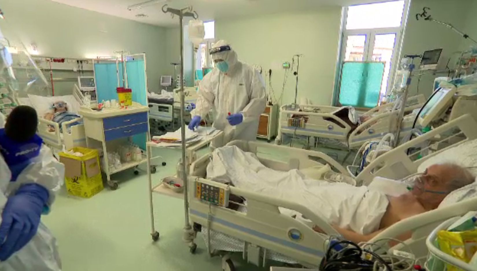 Dramele unor pacienți internați cu COVID. „Nu puteam să respir și la un moment dat pe gât, nas, era groaznic”