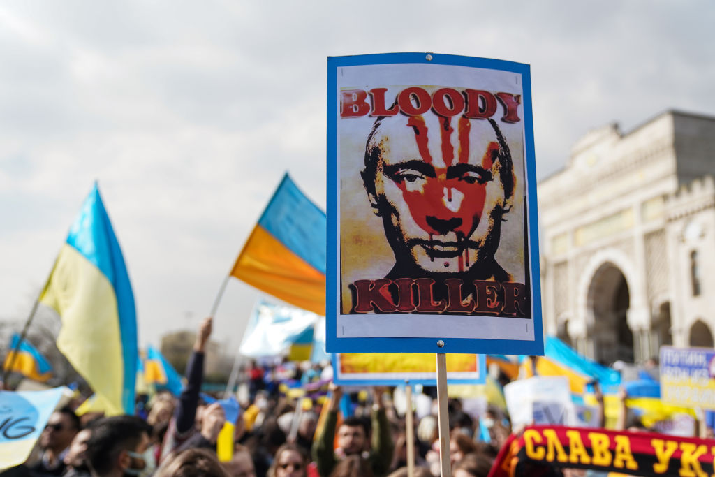 Zeci de mii de oameni protestează în toată lumea împotriva războiului din Ucraina. ”Putin, ucigaș!”
