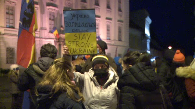 Sute de persoane au ieşit în stradă în mai multe oraşe din ţară, în semn de solidaritate cu Ucraina