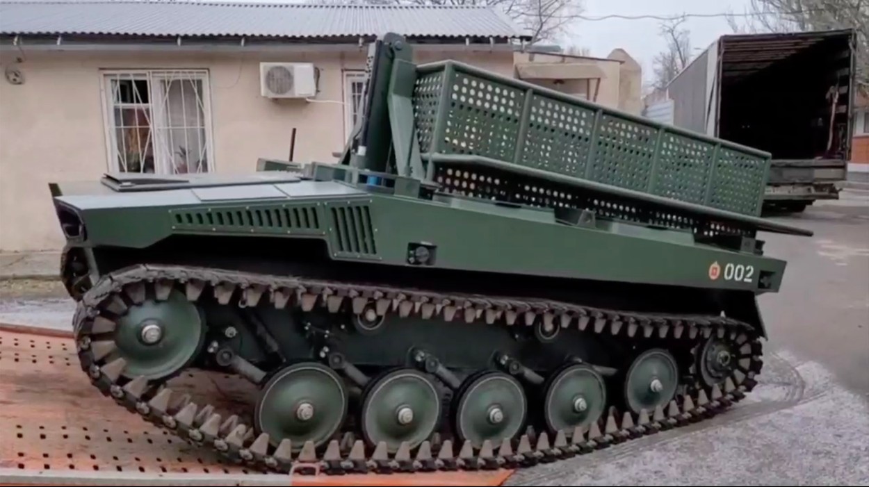 Primul „tanc robot” al Rusiei a ajuns în Ucraina. Are scopul de a distruge vehiculele armate furnizate de Occident | VIDEO - Imaginea 1