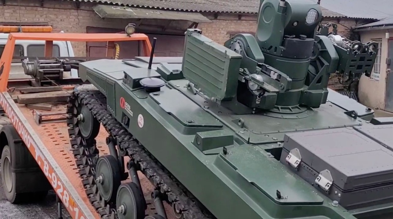 Primul „tanc robot” al Rusiei a ajuns în Ucraina. Are scopul de a distruge vehiculele armate furnizate de Occident | VIDEO - Imaginea 2