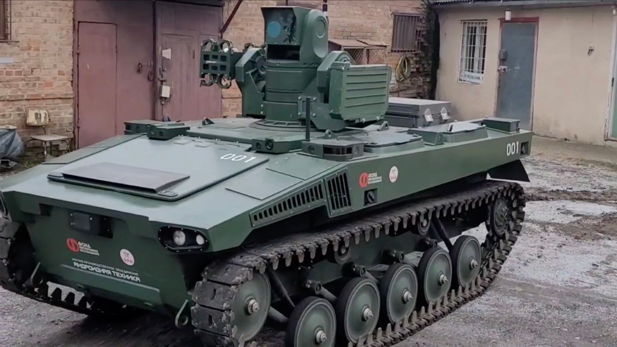 Primul „tanc robot” al Rusiei a ajuns în Ucraina. Are scopul de a distruge vehiculele armate furnizate de Occident | VIDEO - Imaginea 3