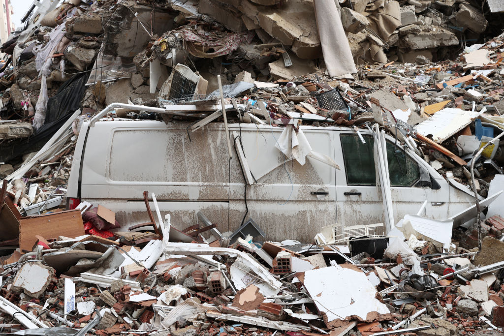 GALERIE FOTO. Imaginile dezastrului, după cutremurele din Turcia. Clădiri rase de pe fața Pământului, oameni sub dărâmături - Imaginea 45