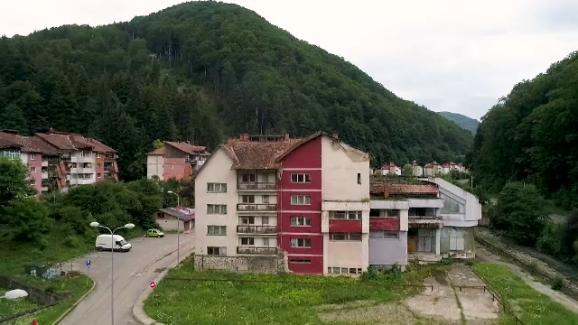 Paradisul paraginii | Ca la noi, la nimeni. Cum au ajuns să fie lăsate în paragină clădiri emblematice din Slănic Moldova - Imaginea 8