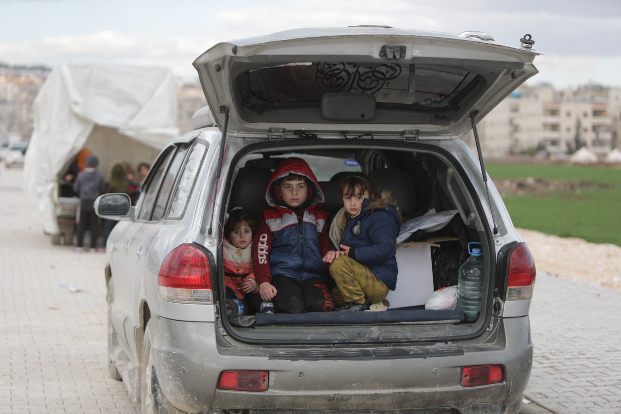 Strigătul de ajutor al sirienilor, după cutremur. „Unii dintre noi n-au dormit mai mult de şase ore în ultimele 70 de ore” - Imaginea 10